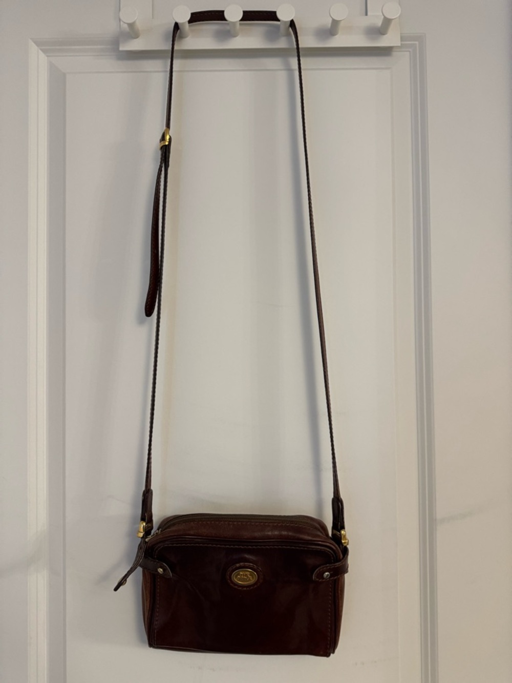 Women’s Dark Brown Leather Crossbody Bag with Adjustable Strap